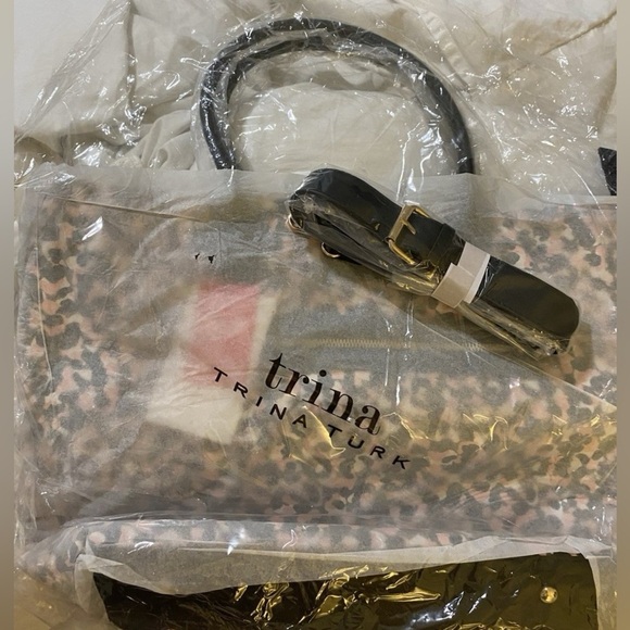 Trina Turk Tote Bag Purse Leopard Print Detachable Strap Vegan Leather NWT $148 - Picture 2 of 2